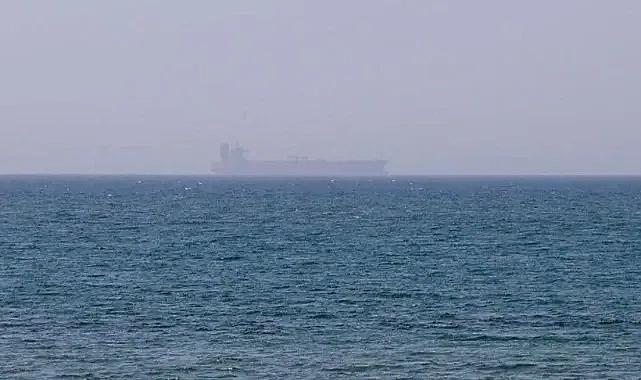 İran ordusu: Basra Körfezi'nde petrol transferi yapan 4 gemi vuruldu