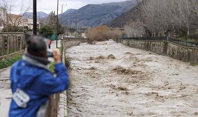 İspanya'da şiddetli yağışların neden olduğu selde 1 kişi öldü, 90 kişi kurtarıldı