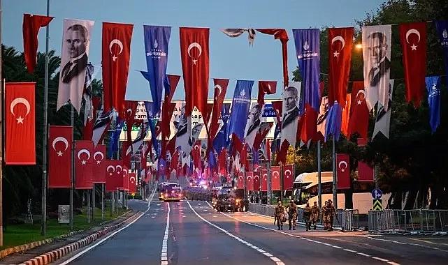 İstanbul'da Cumhuriyet Bayramı kutlamaları dolayısıyla bazı yollar trafiğe kapatıldı