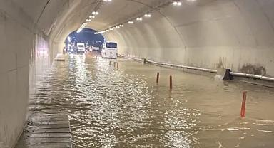 İstanbul'da sağanak su baskınlarına neden oldu