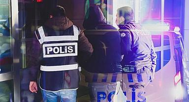 İzmir merkezli FETÖ operasyonu: 21 gözaltı