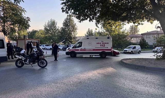 Kavşaktan dönen motosikletli Yunus ekibi kaza yaptı: 2 polis yaralı