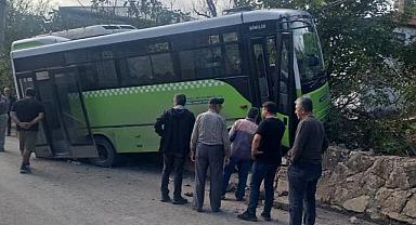 Kocaeli’de özel halk otobüsü duvara çarptı: 10 yaralı