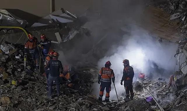 İstanbul'da kısmen çöken 7 katlı binada arama kurtarma çalışmaları tamamlandı, can kaybı 5'e yükseldi