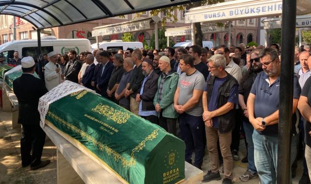 Manisa'daki kazada hayatını kaybeden 10 kişinin cenazesi Bursa'da defnedildi