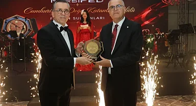 MARSİFED'den filenin sultanlarına 'Cumhuriyete Değer Katanlar' ödülü
