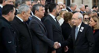 Meclis’te dikkat çeken tokalaşma: Özel, Kılıçdaroğlu’nun yüzüne bakmadı