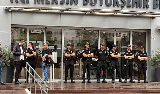 Mersin Büyükşehir Belediyesi’ne operasyon: Başkan Seçer dahil 59 gözaltı