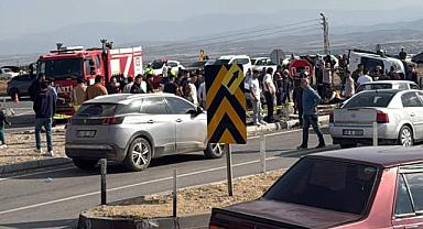 MHP’li milletvekili ve il başkanının konvoyunda kaza: 1 ölü, 4 yaralı