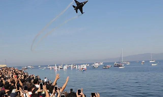 Mudanya'da SoloTürk yoğunluğu... Onlar gökyüzünde süzüldü, trafik kilitlendi