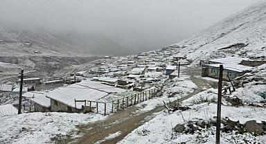 Rize'nin yüksek kesimleri beyaza büründü