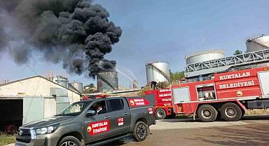 Siirt'te petrol sahasında yangın: Söndürme çalışmalarına TOMA da katıldı