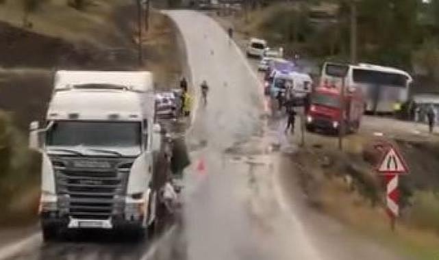 Şırnak'ta yolcu otobüsü ile tır çarpıştı: 15 yaralı