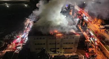 Tuzla'da ayakkabı fabrikasında çıkan yangına müdahale ediliyor