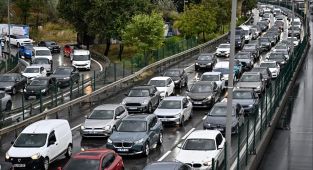 Yağışın da etkisiyle İstanbul'da yoğun trafik