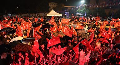 Yağmura rağmen Bursa’da Cumhuriyet coşkusu dinmedi