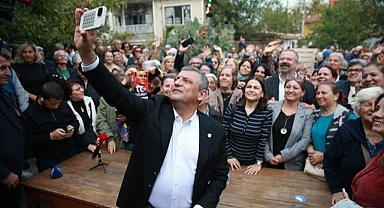 Yeni Parti Genel Başkanı Özel, Balıkesir'de zeytin üreticileriyle bir araya geldi: