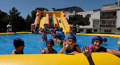 Bursa'da okul bahçeleri havuzlarla şenlendi